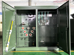 Transformador de três fases montado em uma plataforma